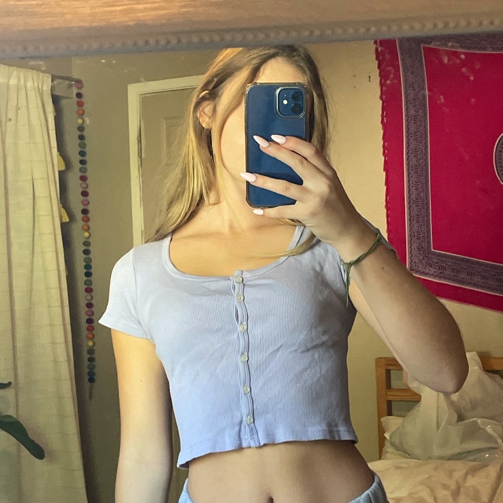 Purple zelly top!small discoloration by the top button but it isnt noticeable on